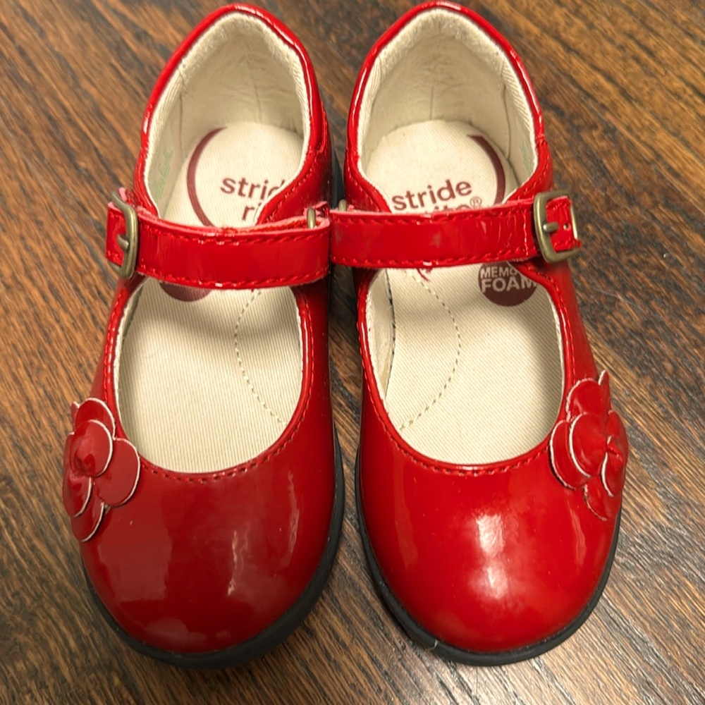 Shiny! Stride Rite kids’ 7W red patent leather Velcro Mary Jane shoes